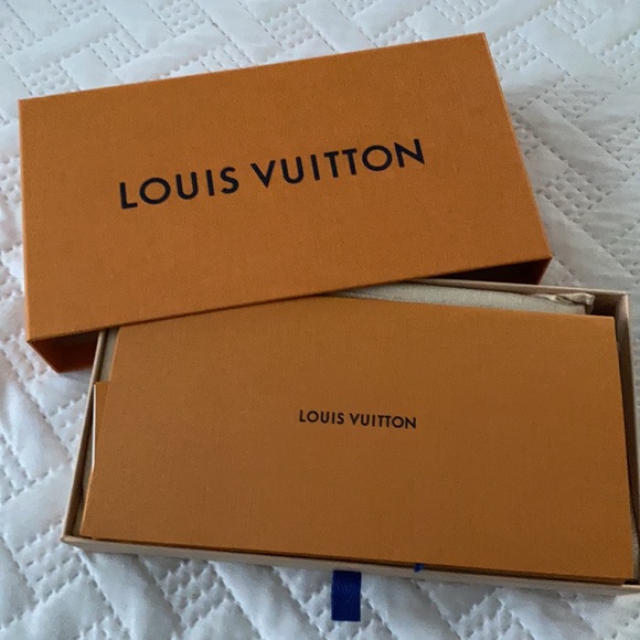 Brand New Felicie Pochette Vernis leather in Amaranth includes both inserts! - Picture 8 of 10